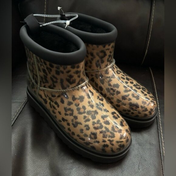 🎉🎉UGG Classic Short: Timeless Warmth for Every Step - Picture 3 of 15